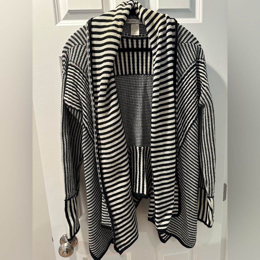 Chelsea Flower open front black and white cardigan M/L.  No flaws